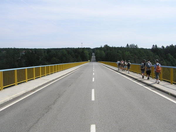 Prochzka na most II
